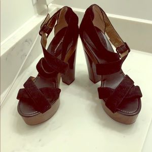 Sexy BCBG black and wooden heels 🖤🖤🖤